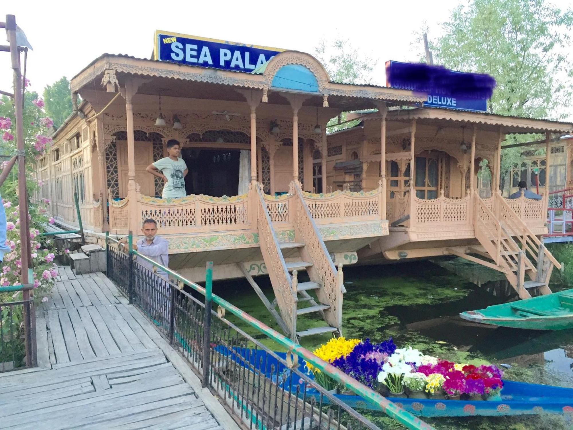 New Sea Palace Houseboats Сринагар Экстерьер фото