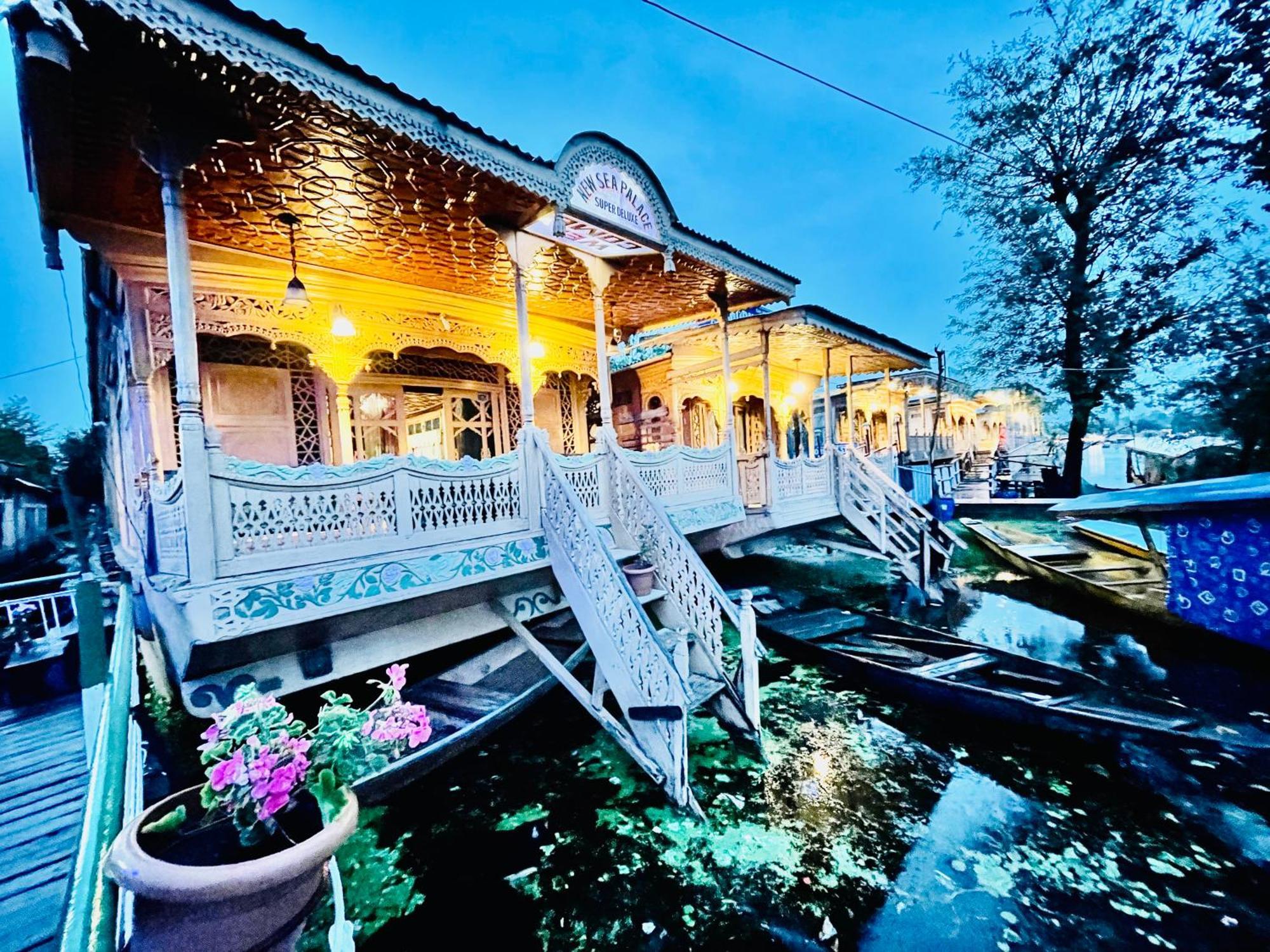 New Sea Palace Houseboats Сринагар Экстерьер фото